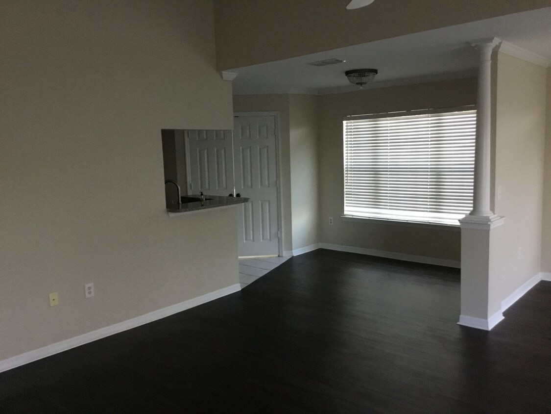7800 Point Meadows Dr, Jacksonville, FL 32256 Condo for Rent in