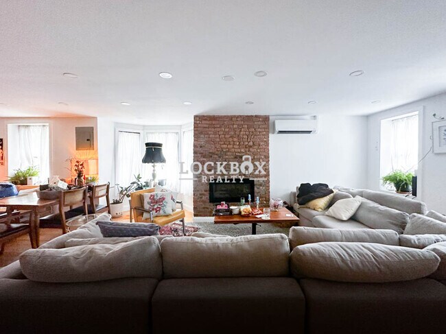 Foto del edificio - 787 Willoughby Ave