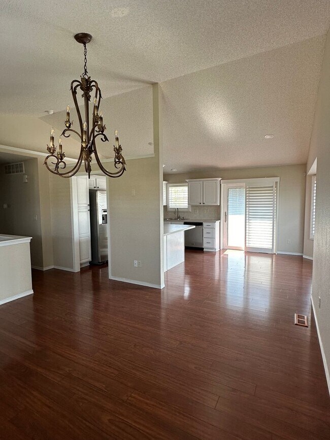 Building Photo - Beautiful Updated 4 Bedroom Home in ANDOVE...