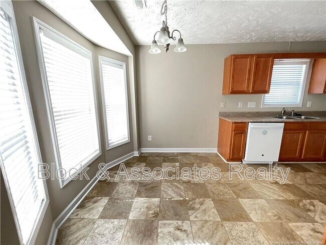 Foto del edificio - 1465 Avoncroft Dr