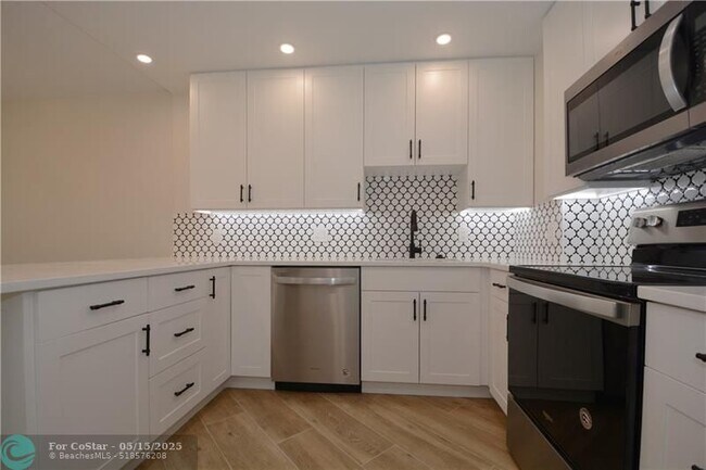 Foto del edificio - 5100 Dupont Blvd