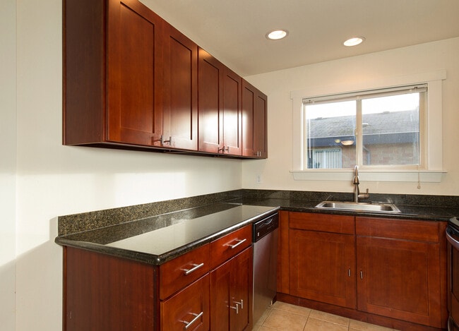 Foto del edificio - Lawton Park Apartments