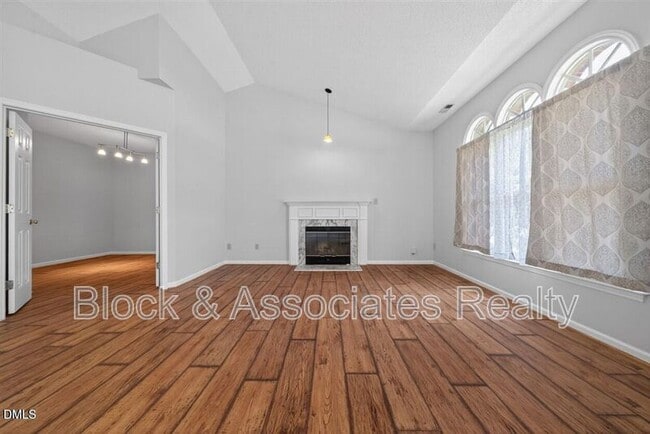 Foto del edificio - 105 Ellsworth Pl