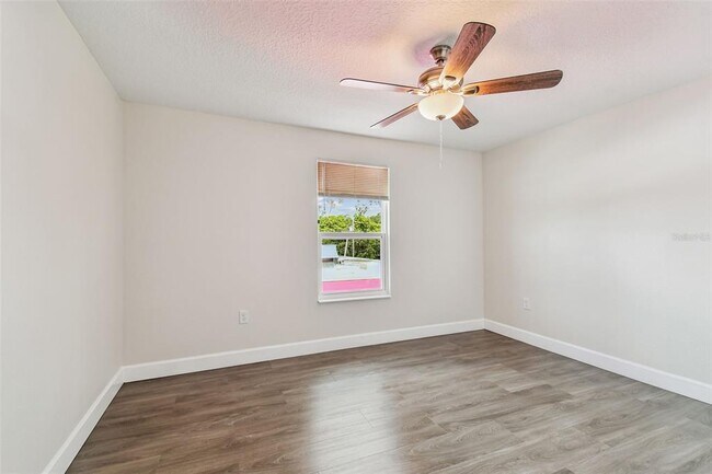 Foto del edificio - 650 E Tarpon Ave