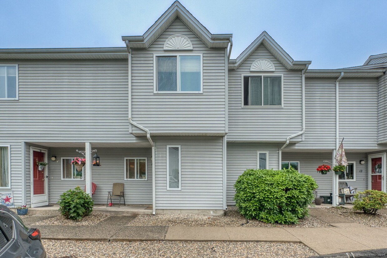 Foto principal - 155 Redstone Hl Rd