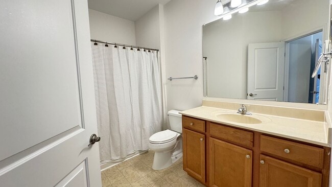 Building Photo - 2nd floor condo in Hearthstone Manor