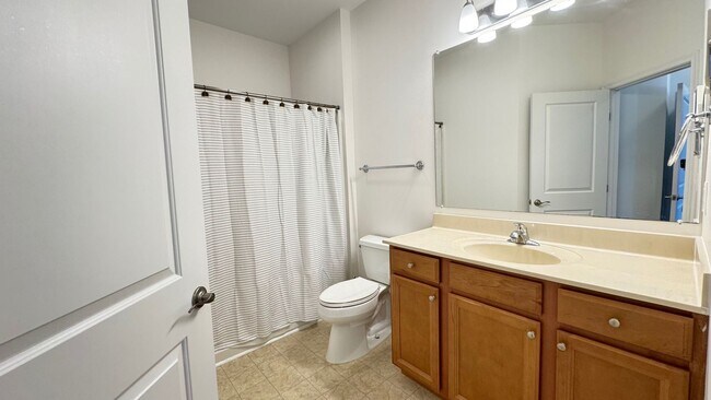 Foto del edificio - 2nd floor condo in Hearthstone Manor