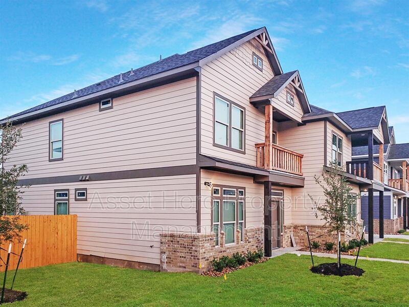 Foto principal - 910 Montclair Ave