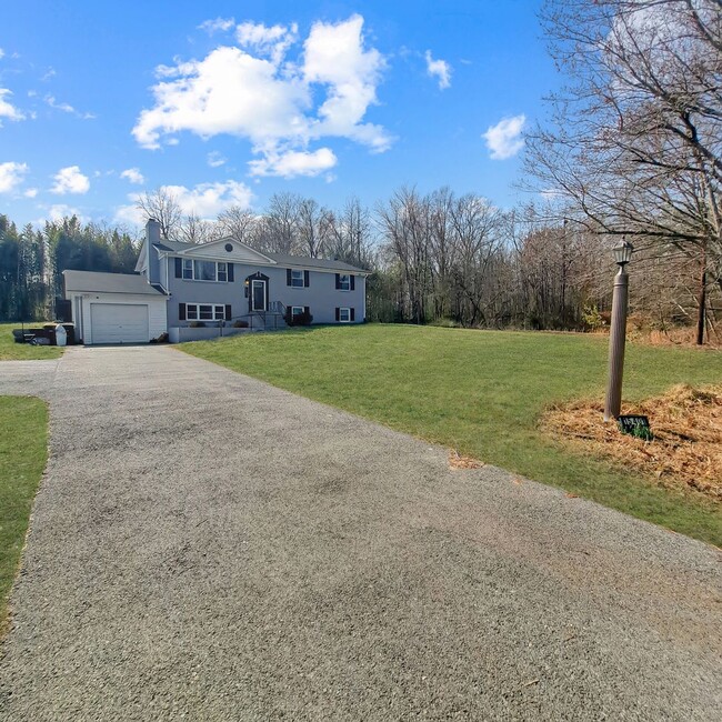 Building Photo - Pet Friendly Mid-Century Modern 4/Bedroom,...