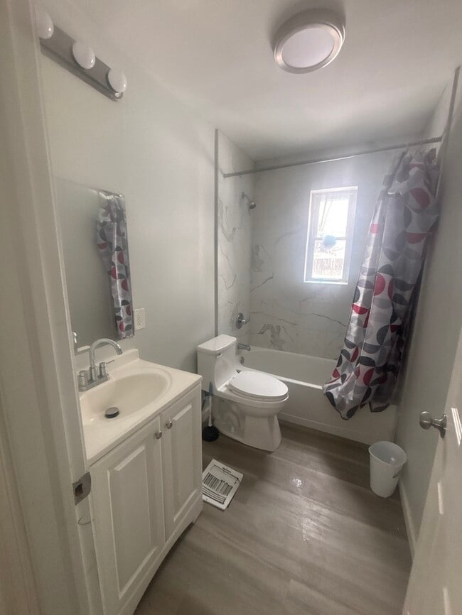 Photo - 3 bedroom 1 bath with garage Apartments