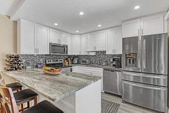 Building Photo - 923 Springdale Cir