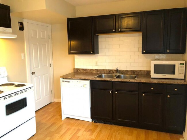 Building Photo - 2 bedroom in Kitimat BC V8C 1W5