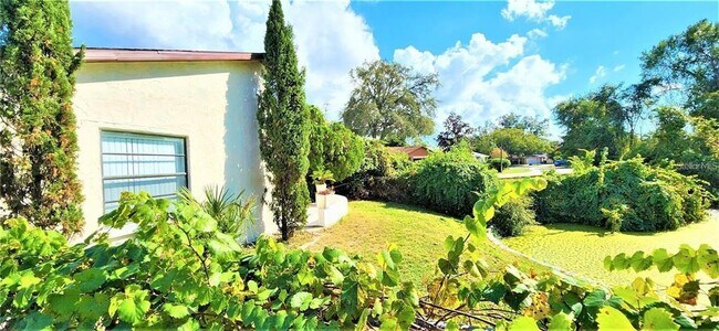 Building Photo - 7805 Foxwood Dr