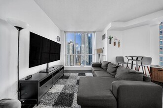 Building Photo - 208 Queens Quay W