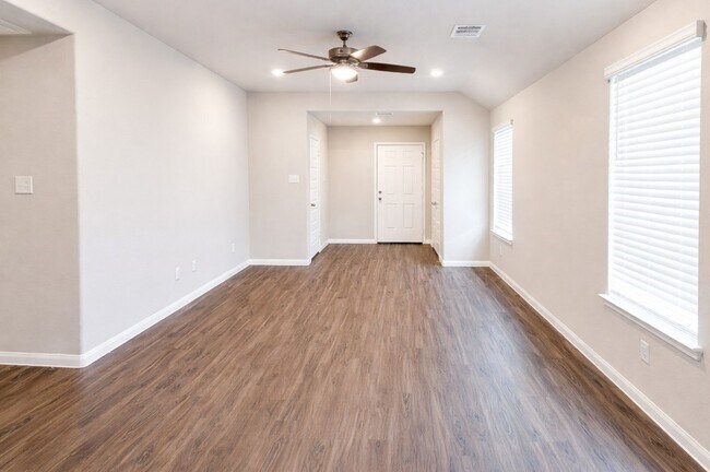 Foto del edificio - 5127 Shelby Katherine Dr