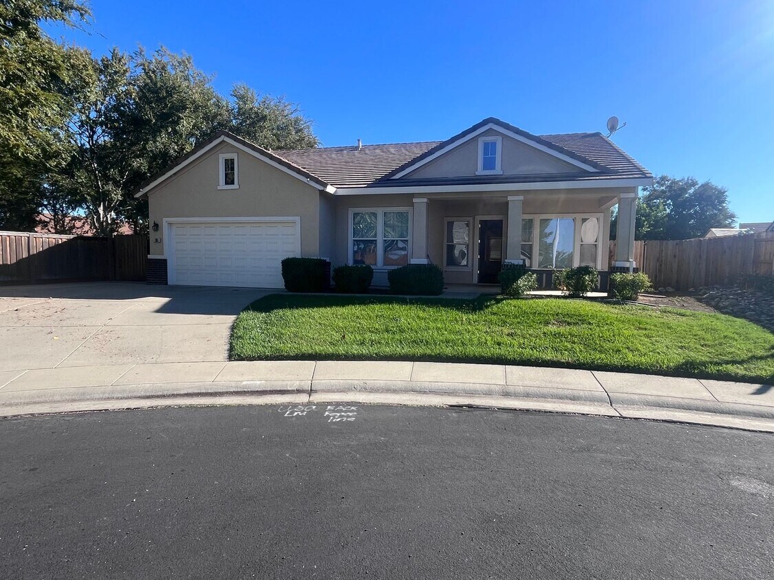 Foto principal - BEAUTIFUL HOME IN WEST ROSEVILLE!!
