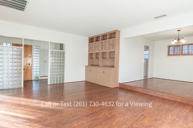 Building Photo - Nice 2 Bedroom, 1 Bath House, Pets OK