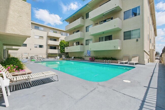 Foto del edificio - 5400 Lindley Ave