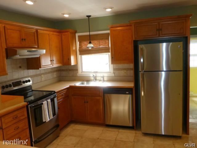 Primary Photo - 2 br, 1 bath House - 321 Phillips Street