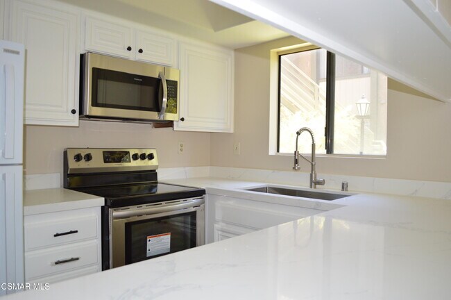 Foto del edificio - 786 Birchpark Cir