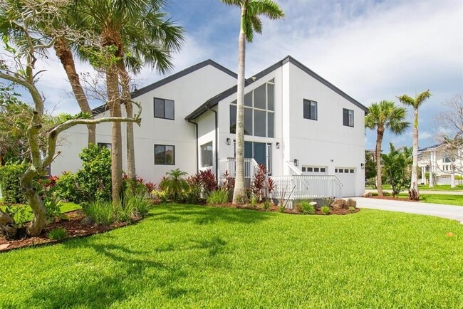 Building Photo - 748 Nina Dr