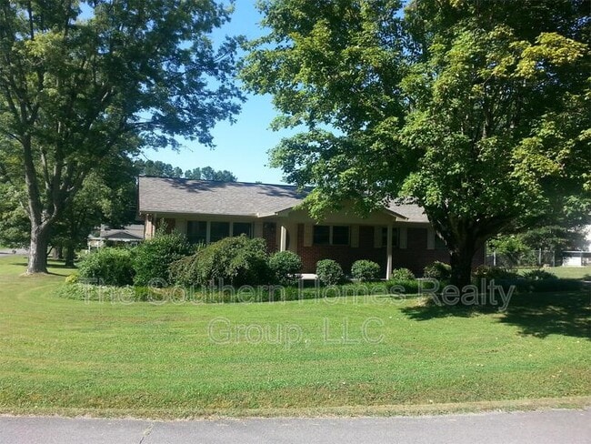 Building Photo - 1410 Crestway Cir