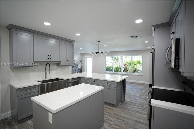 Building Photo - 2573 Conroy Dr