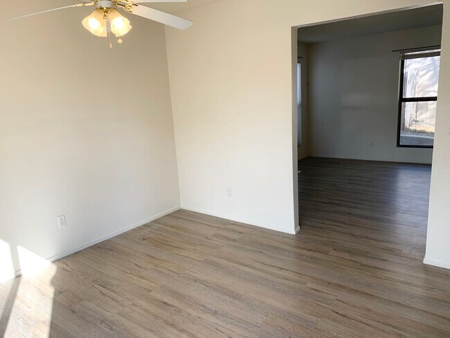 Dining Area - 617 E Monte Vista Ave