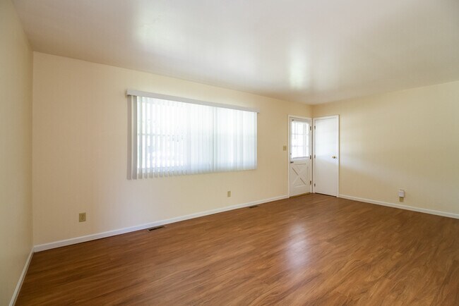 Building Photo - Cute 3 Bedroom in Cincy