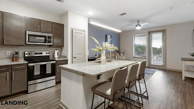Foto del edificio - 2800 NE Green Oaks Blvd