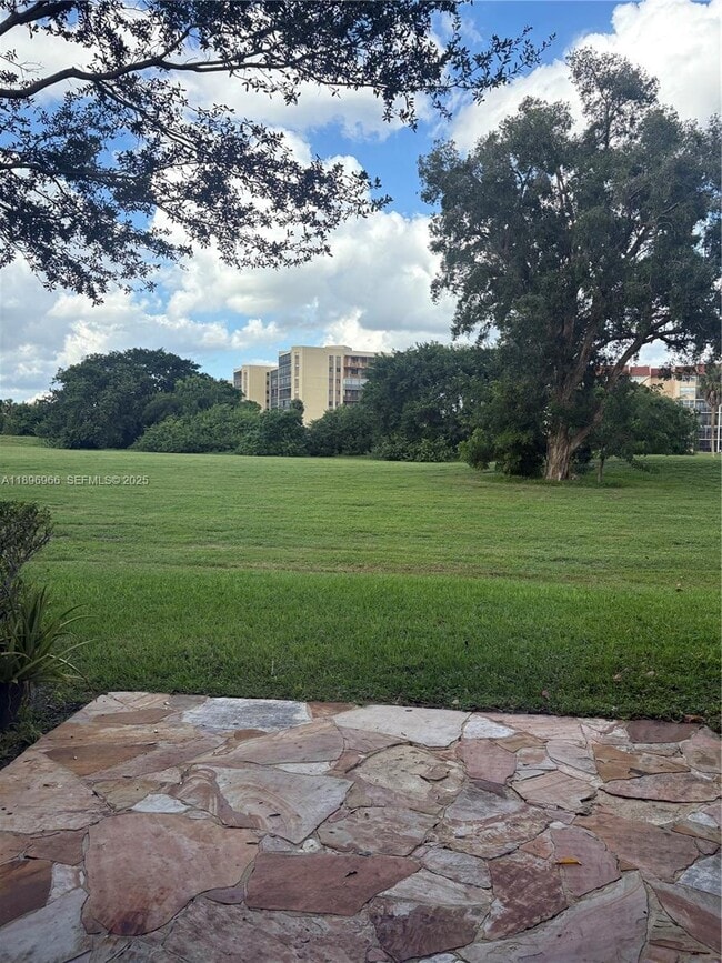 Foto del edificio - 3629 Inverrary Blvd W