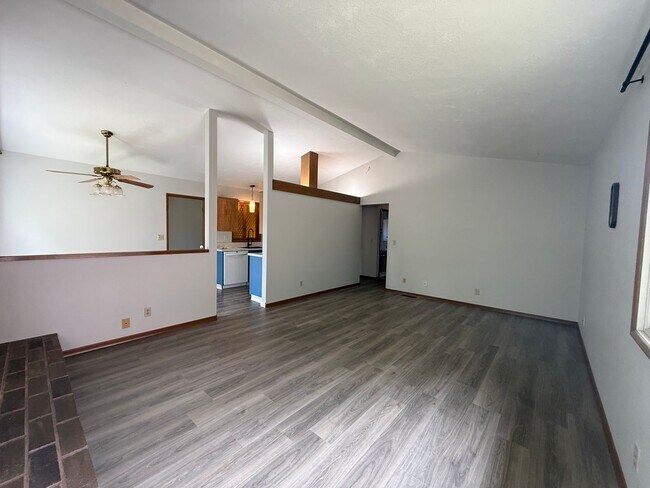 Building Photo - Bright & Beautiful 3-Bedroom Beaverton Home with A/C, Washer & Dryer, and Tons of Storage!