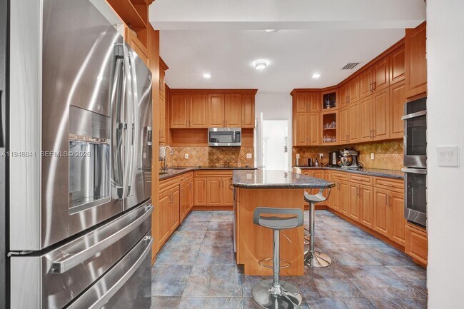 Building Photo - 3757 Prairie Ave