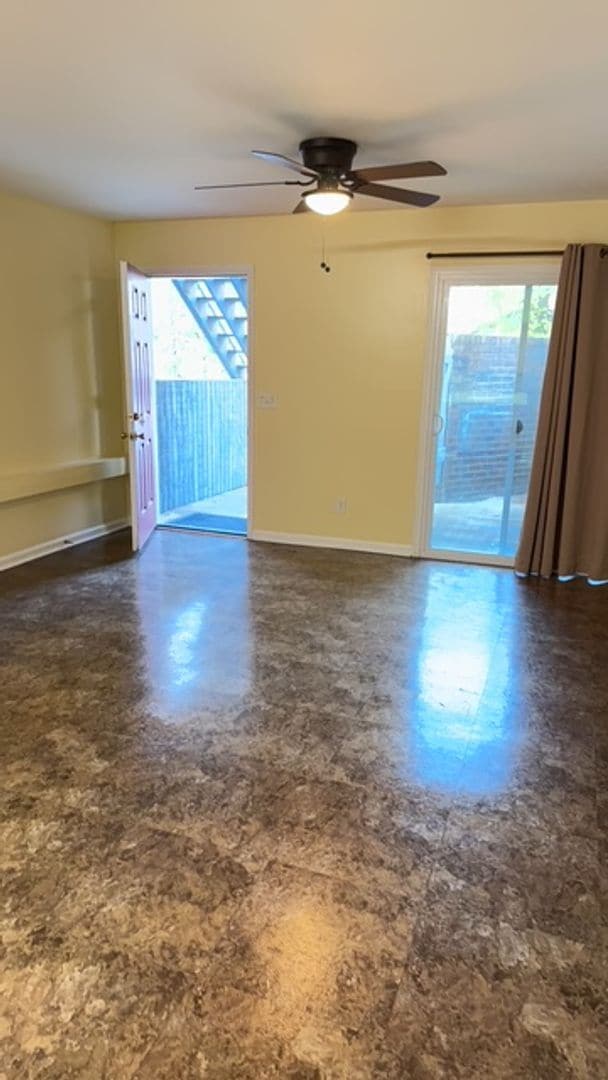 Building Photo - Colonial Circle