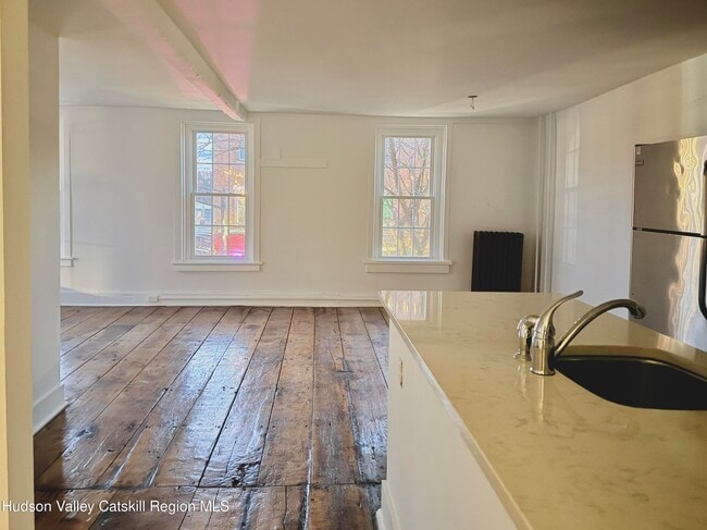 Foto del edificio - 624 Warren St