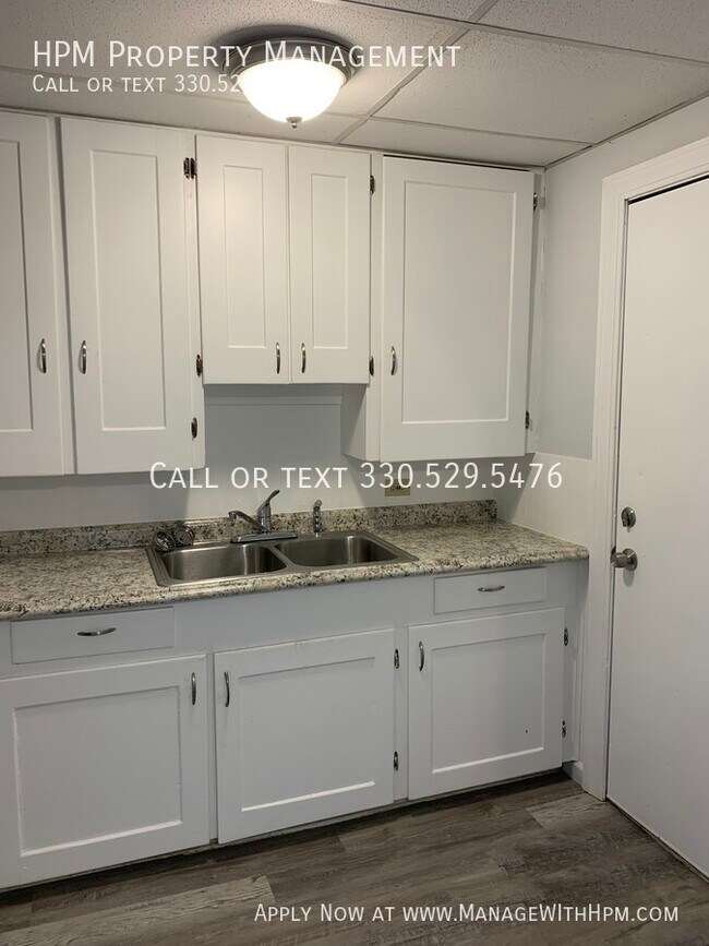 Building Photo - Two Bedroom Brick Duplex for Rent