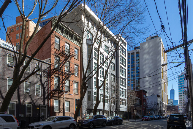 Building Photo - Ivy House
