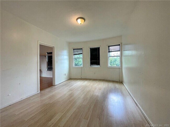 Foto del edificio - 152 E Farm St
