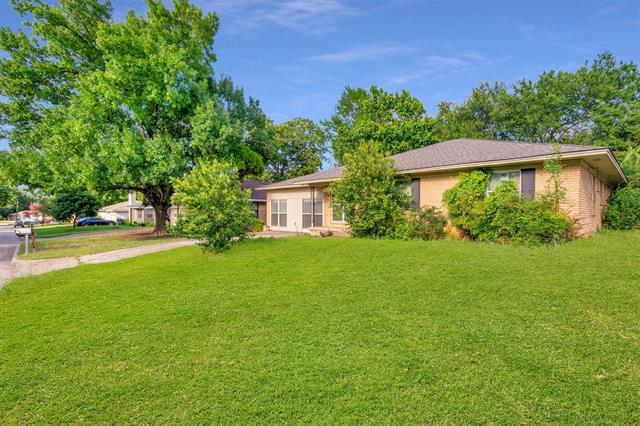 Building Photo - 406 N Bonham Dr