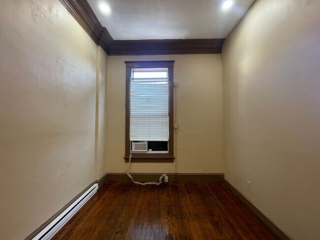 Foto del edificio - One Bedroom Apartment in Great Downtown Lo...