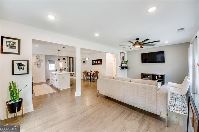 Building Photo - 326 Collier Ridge Dr NW