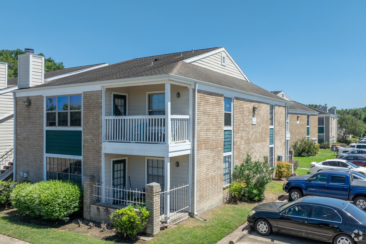 12660 Ashford Point Dr - Briarpoint Condominiums