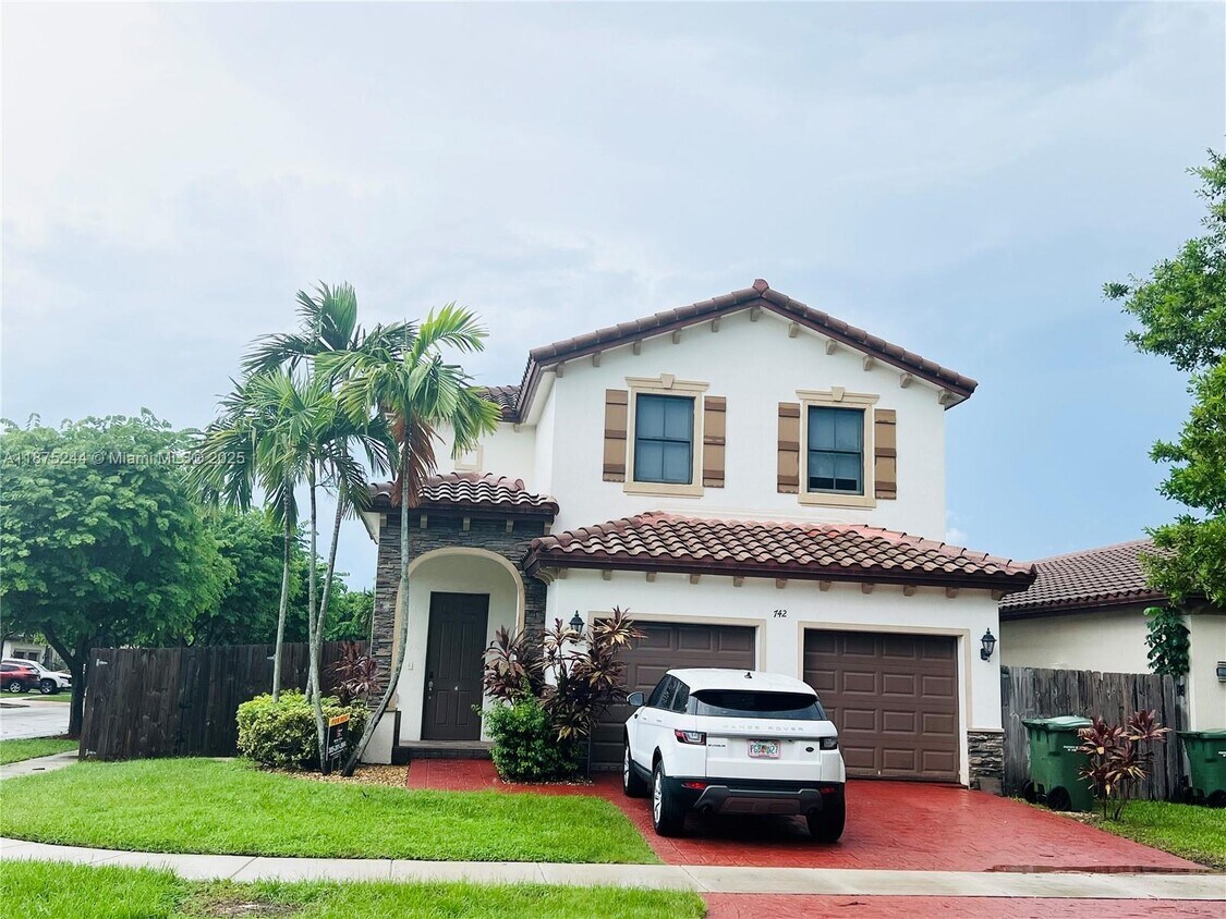 Foto principal - 742 SE 34th Ave