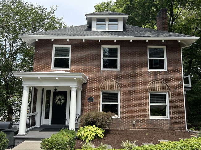 Building Photo - 119 Morey Pl