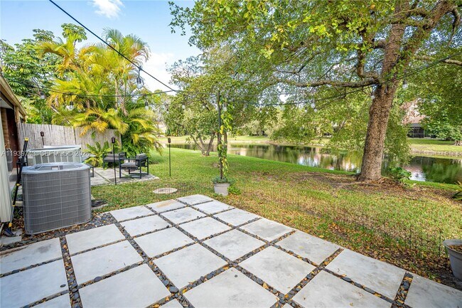 Foto del edificio - 3753 Estepona Ave