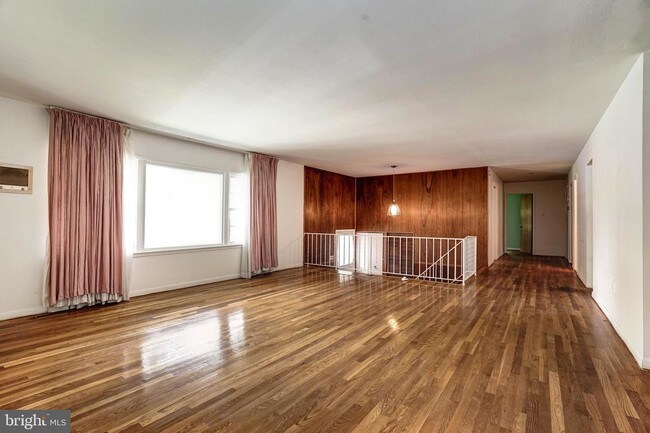 Foto del edificio - 4201 Dowell Pl