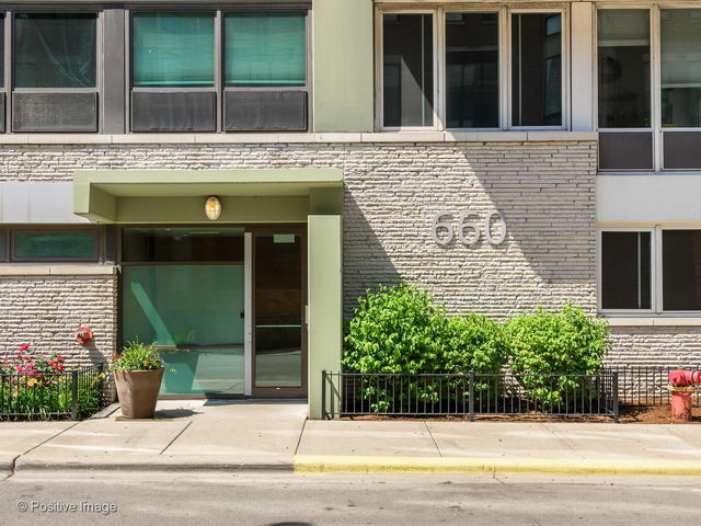 Building Photo - 660 W Wayman St