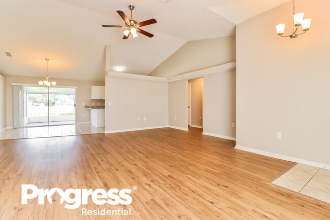 Building Photo - 38926 Carr Dr