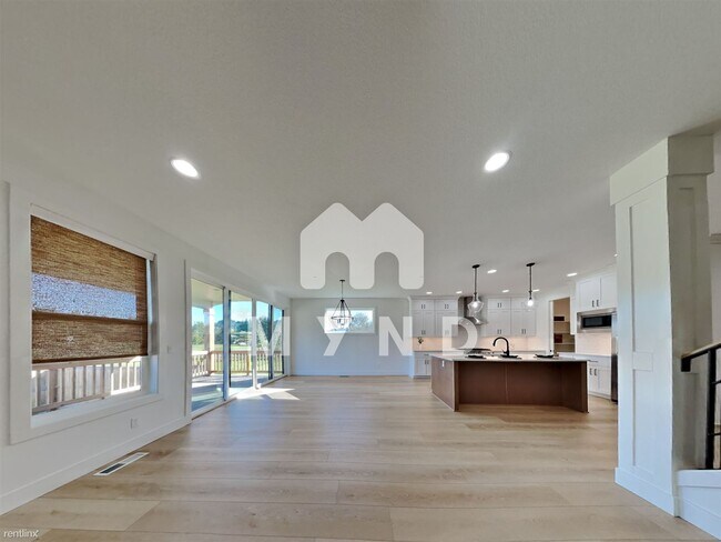 Building Photo - 5 br, 3 bath House - 17385 SE Leopard Ln