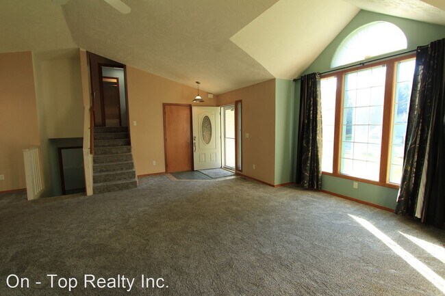 Foto del edificio - 3 br, 2 bath House - 422 W. Falcon Rd.